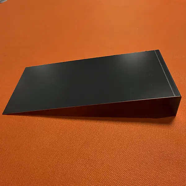 Appui de fenêtre en tôle laquée plié sur mesure dans notre atelier de pliage à Taissy près de Reims (Marne)