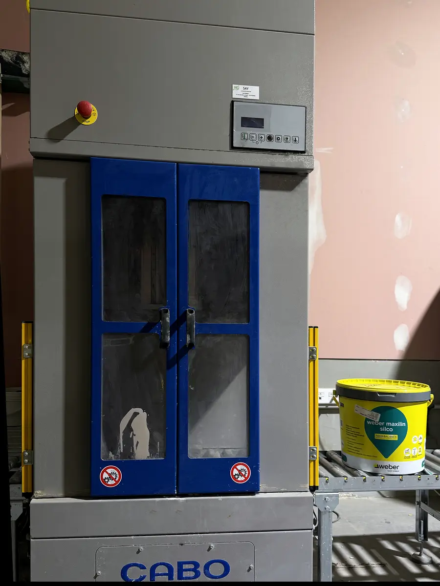 Machine à teinter pour RPE vue en pied, du pupitre au socle, dans notre magasin de matériaux à Taissy près de Reims (Marne)
